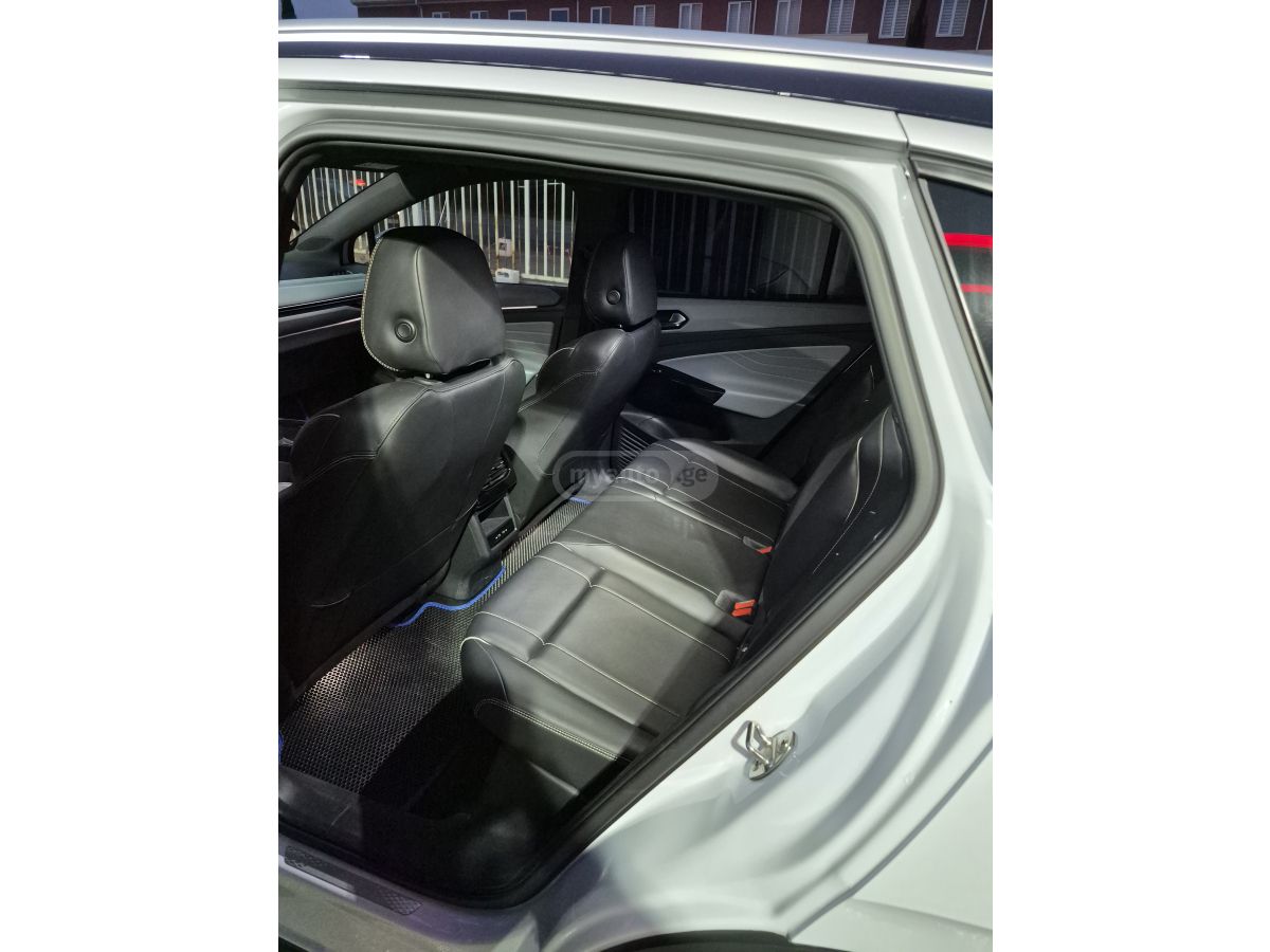 Volkswagen ID 4 - фото 6