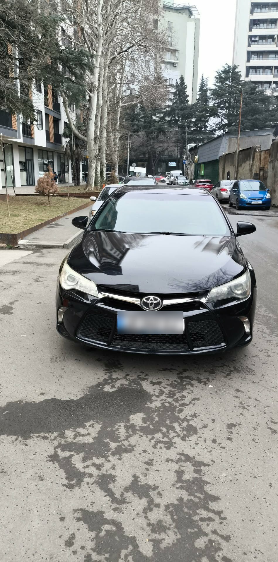 Toyota Camry - фото 1