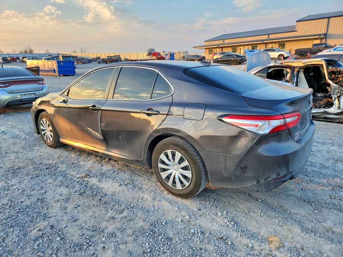 Toyota Camry - фото 4
