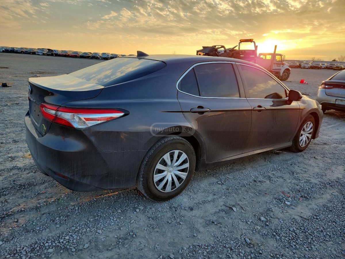 Toyota Camry - фото 5