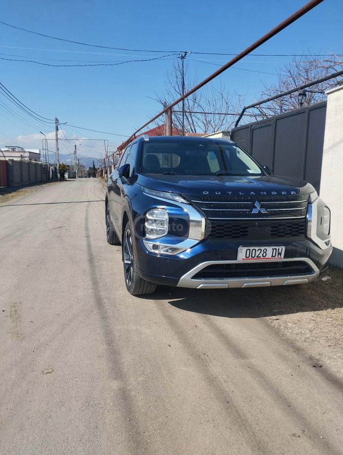 Mitsubishi Outlander - фото 2