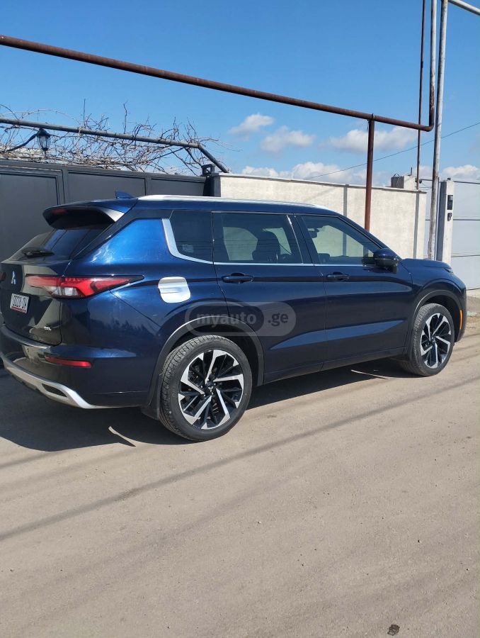 Mitsubishi Outlander - фото 3