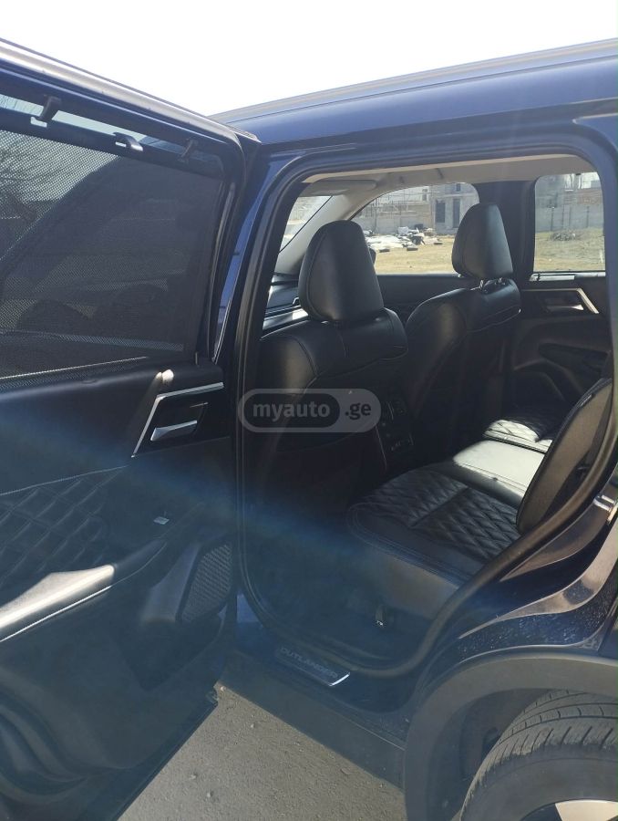 Mitsubishi Outlander - фото 5