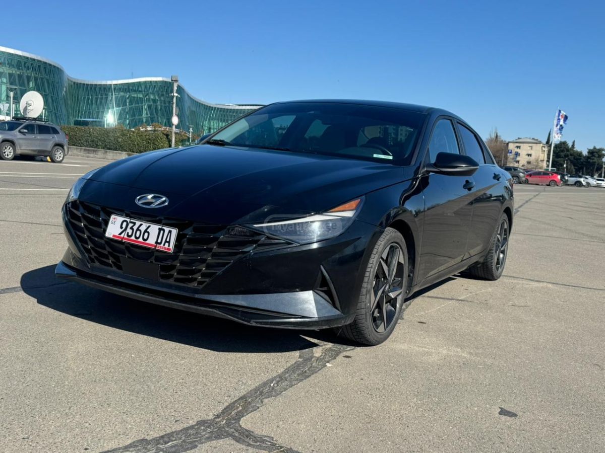 Hyundai Elantra - фото 1