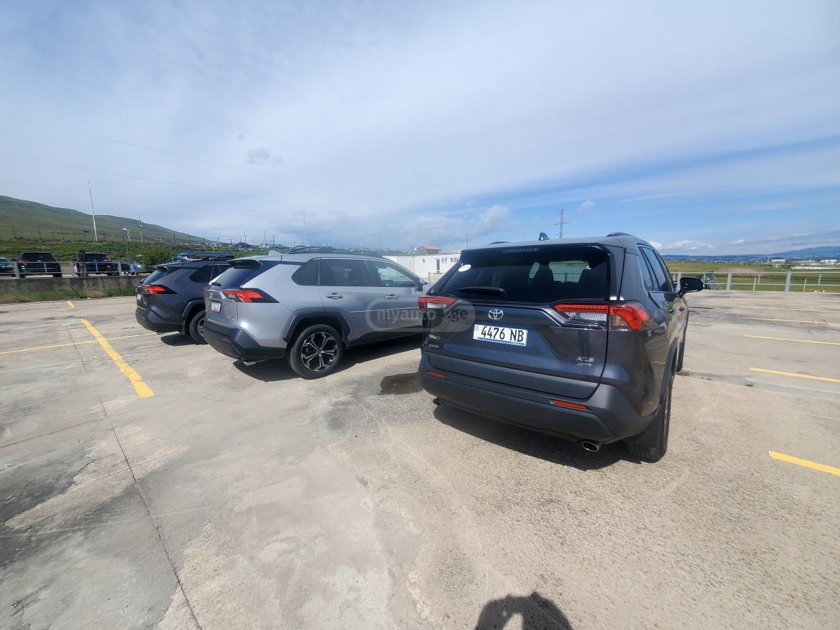 Toyota Rav 4 - фото 12