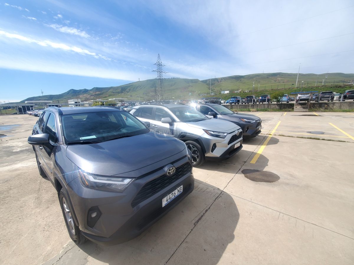 Toyota Rav 4 - фото 5