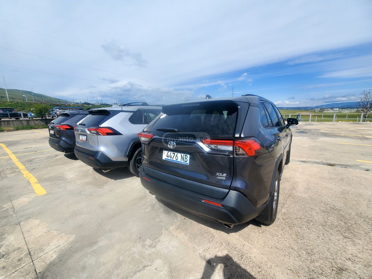 Toyota Rav 4 - фото 6