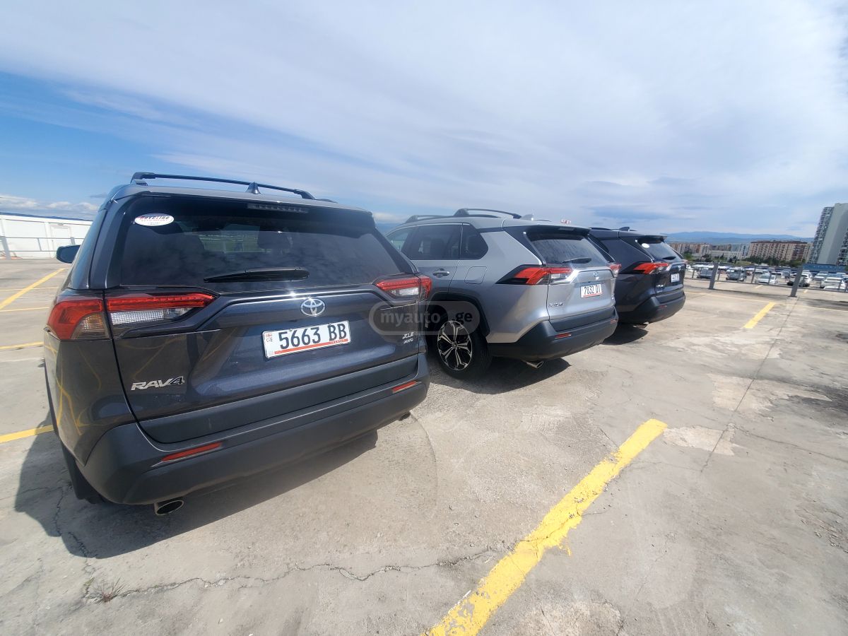 Toyota Rav 4 - фото 7