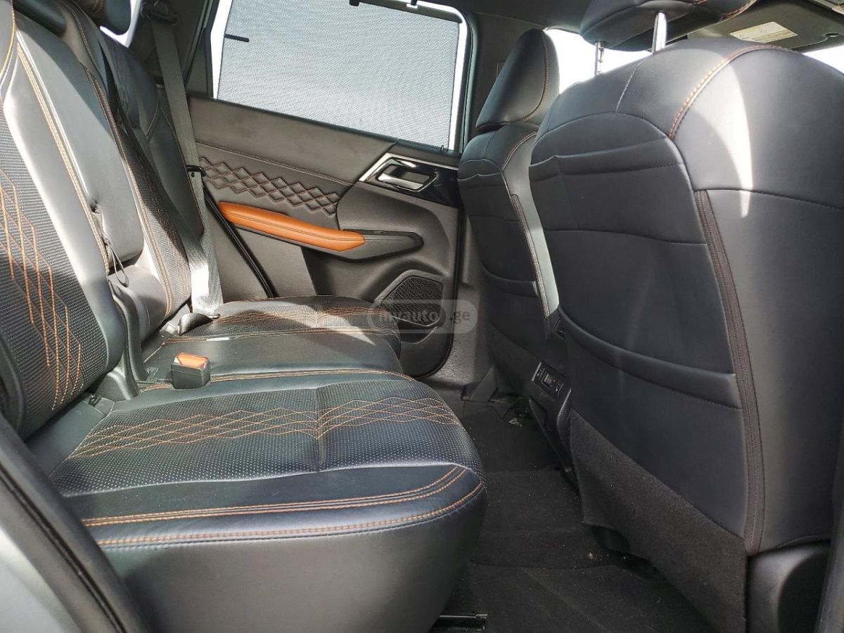 Mitsubishi Outlander - фото 11