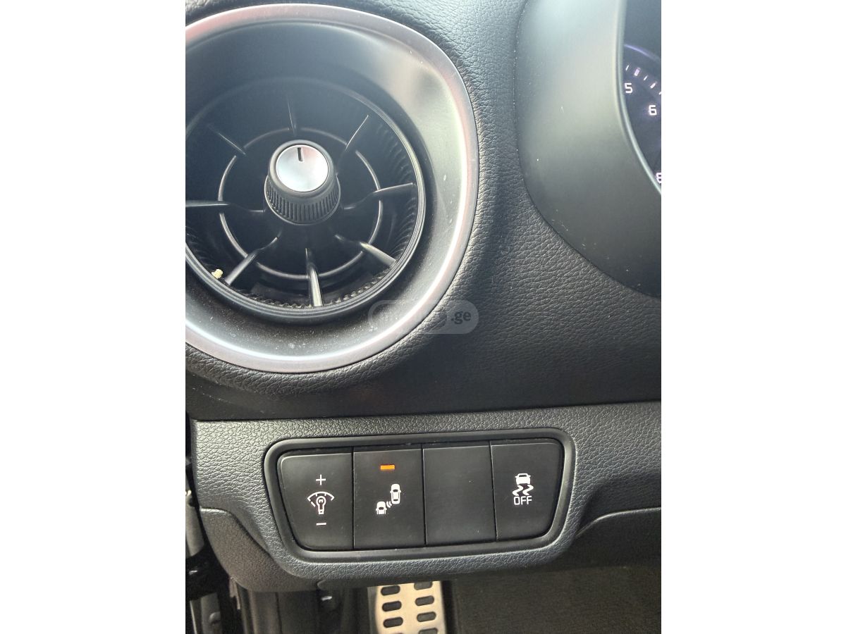 Kia GT — миниатюра 10