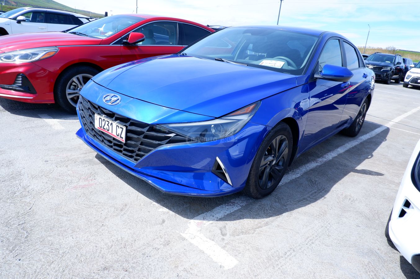 Hyundai Elantra - фото 1