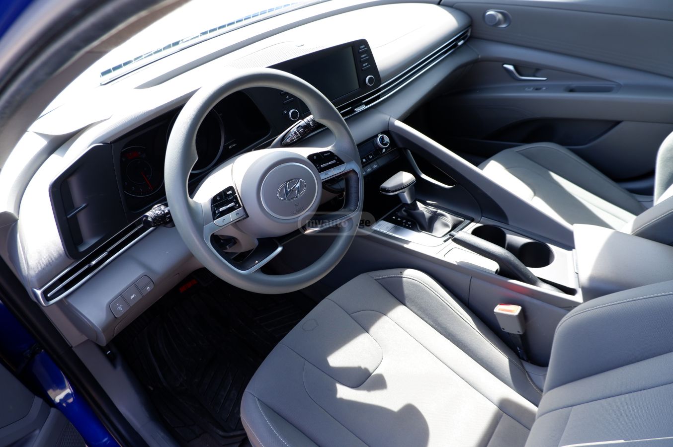 Hyundai Elantra - фото 12