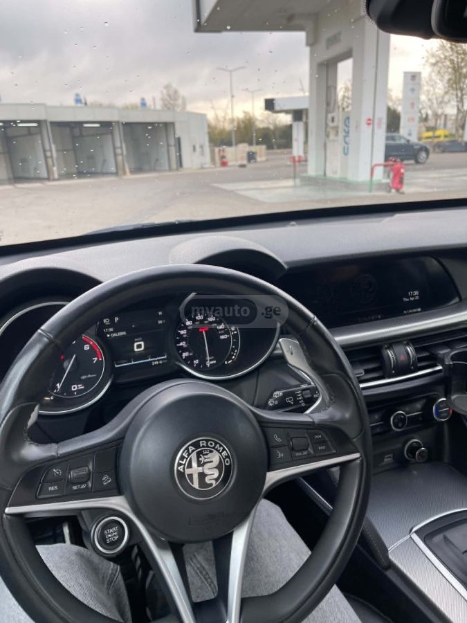 Alfa Romeo Stelvio - фото 9