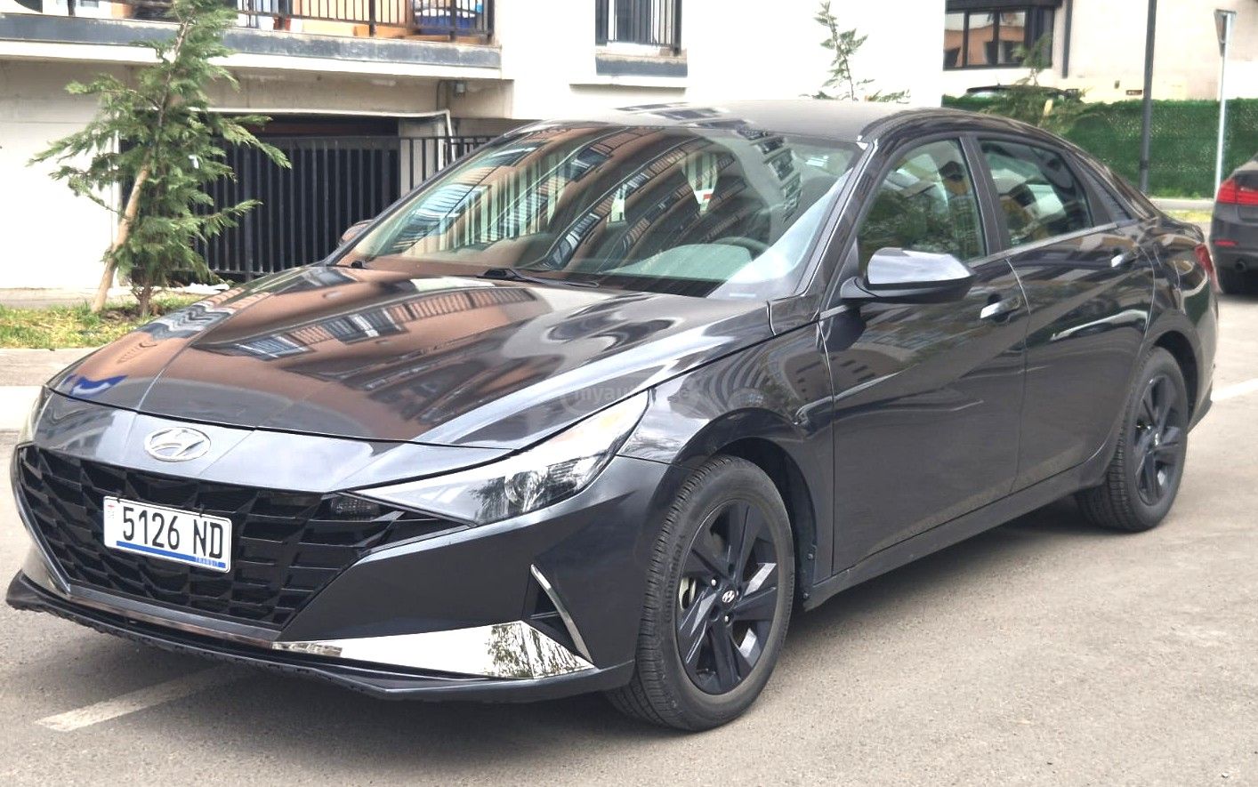 Hyundai Elantra - фото 1