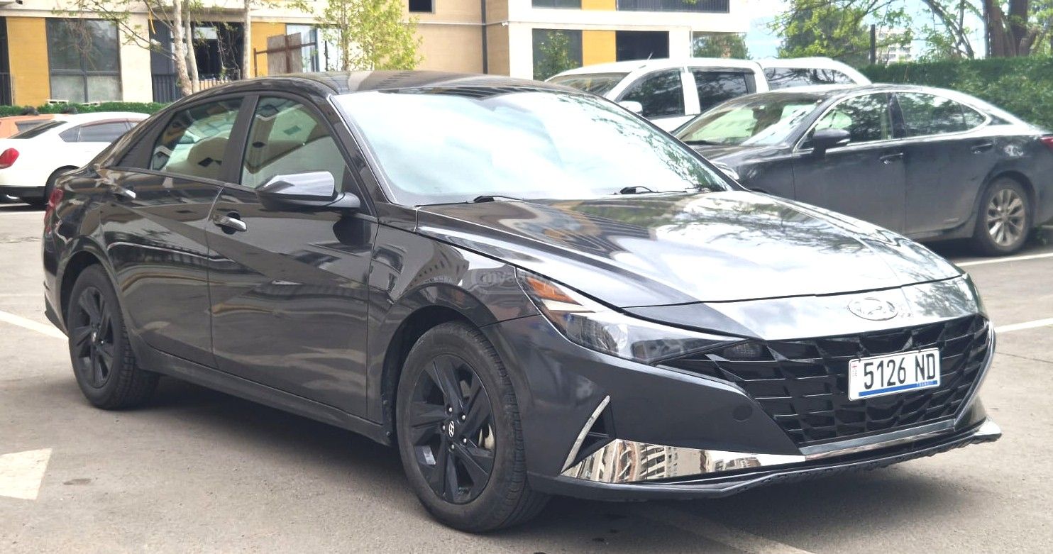 Hyundai Elantra - фото 3