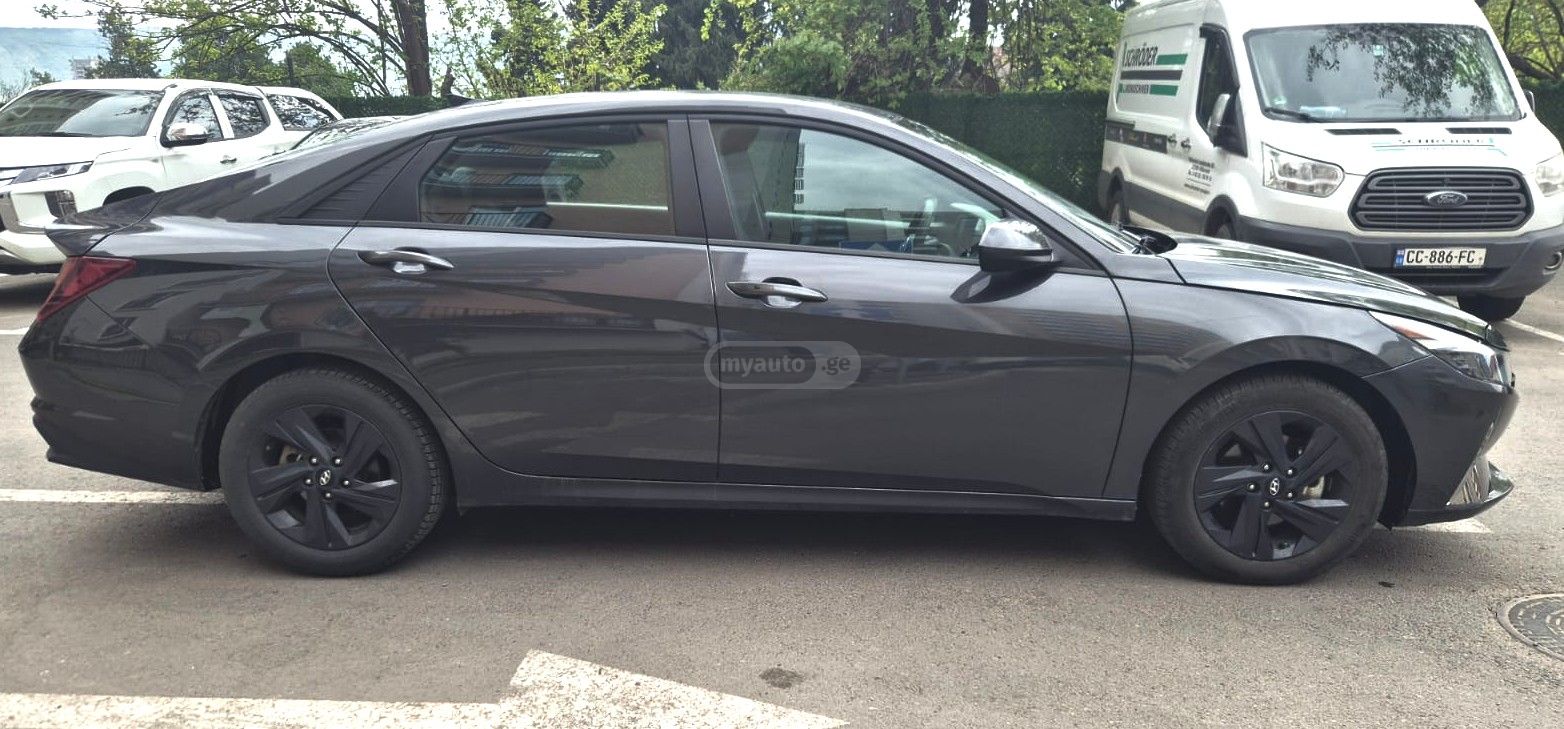 Hyundai Elantra - фото 4