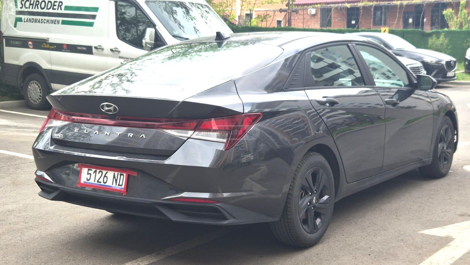 Hyundai Elantra - фото 5
