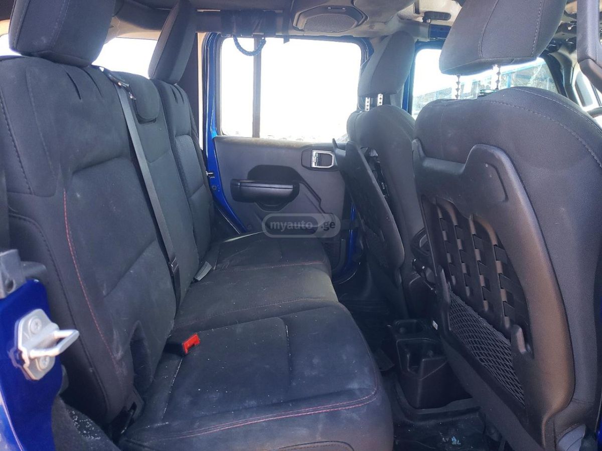 Jeep Wrangler - фото 10