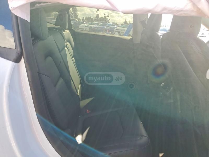 Tesla Model Y - фото 4