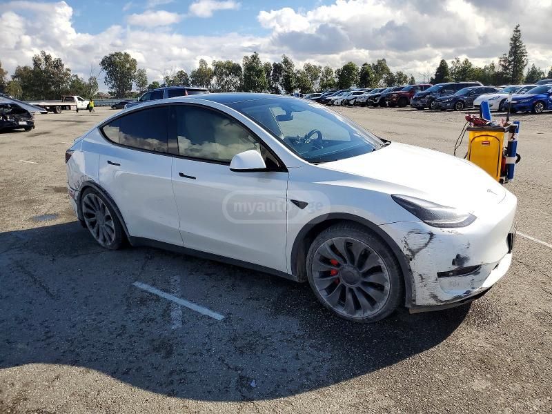 Tesla Model Y - фото 9