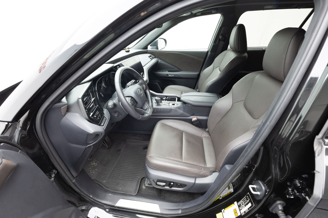 Lexus Lexus TX — миниатюра 10