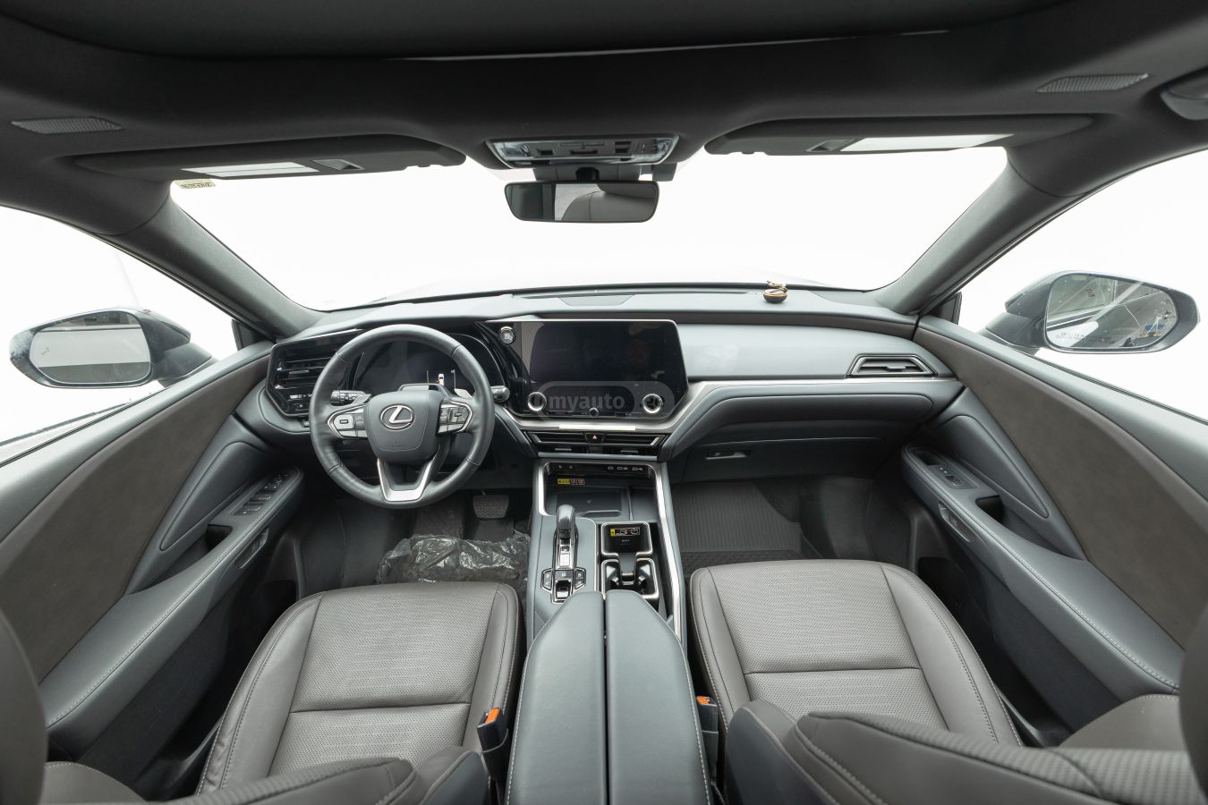 Lexus Lexus TX — миниатюра 9