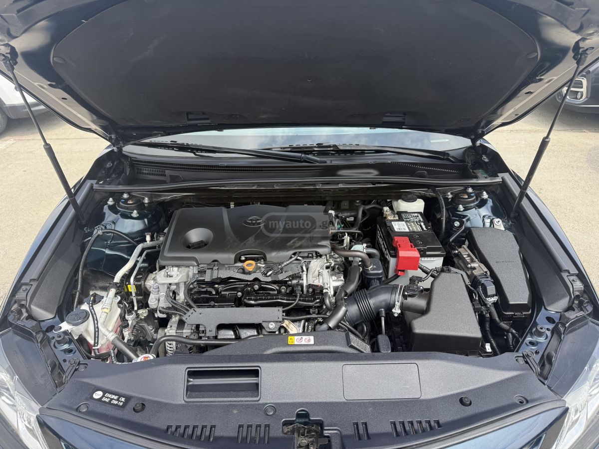 Toyota Camry - фото 2