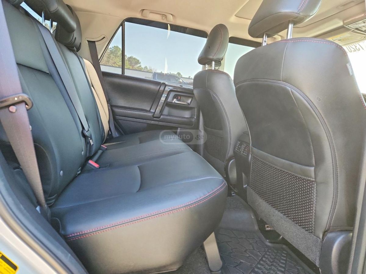 Toyota 4 Runner - фото 10