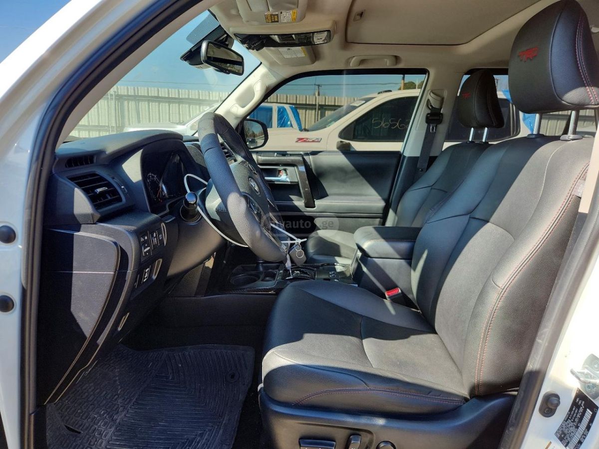 Toyota 4 Runner - фото 7