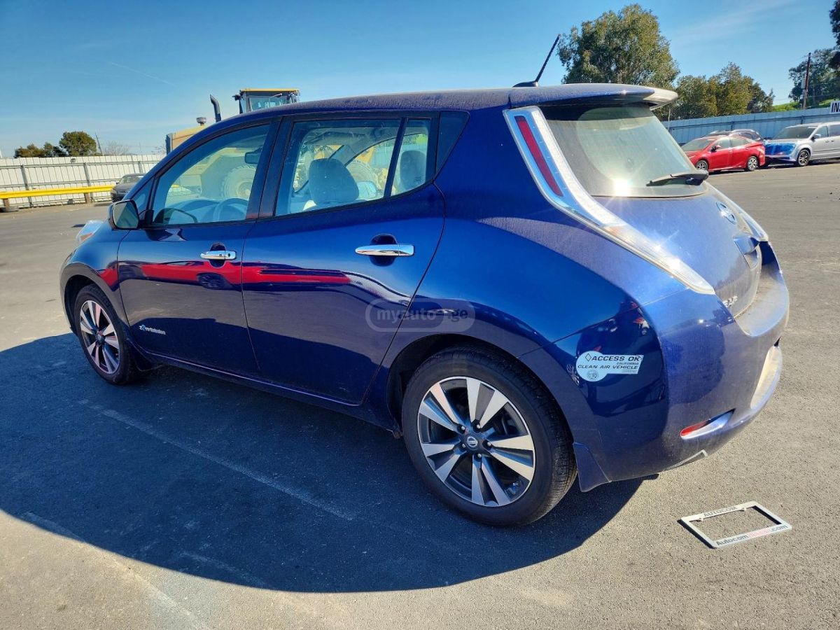 Nissan Leaf - фото 2