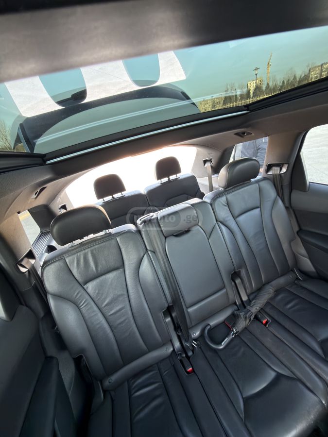Audi Q7 - фото 10