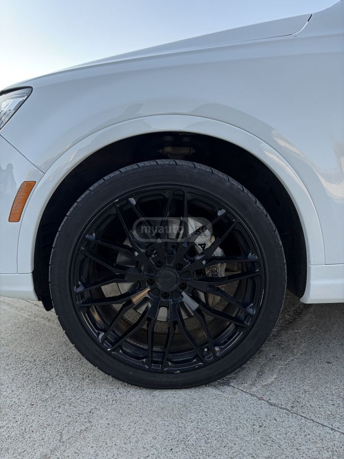 Audi Q7 - фото 6