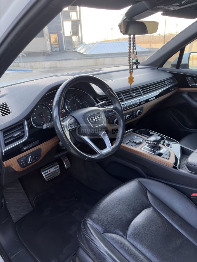 Audi Q7 - фото 8