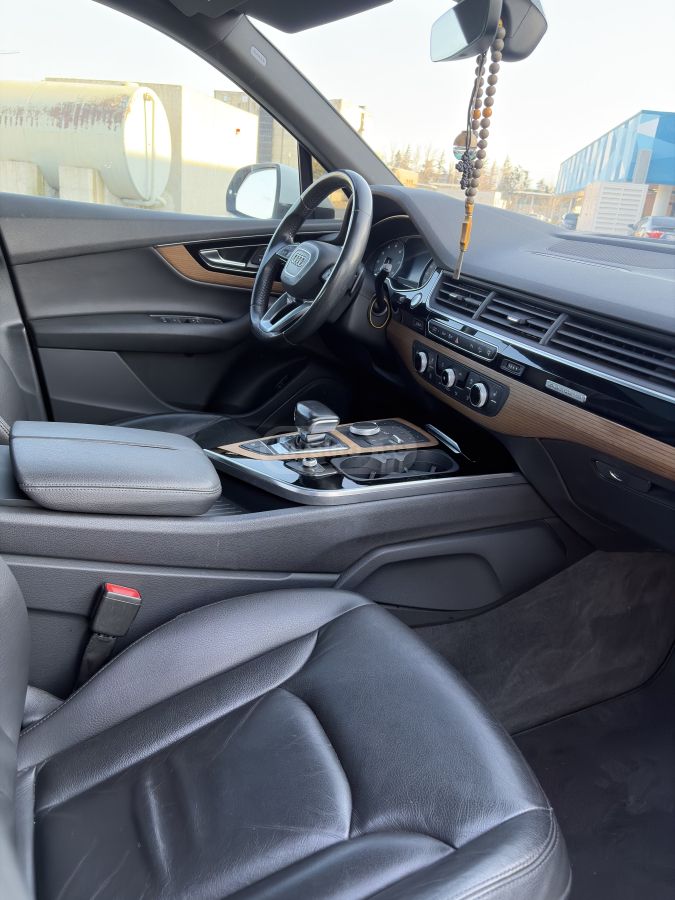 Audi Q7 - фото 9