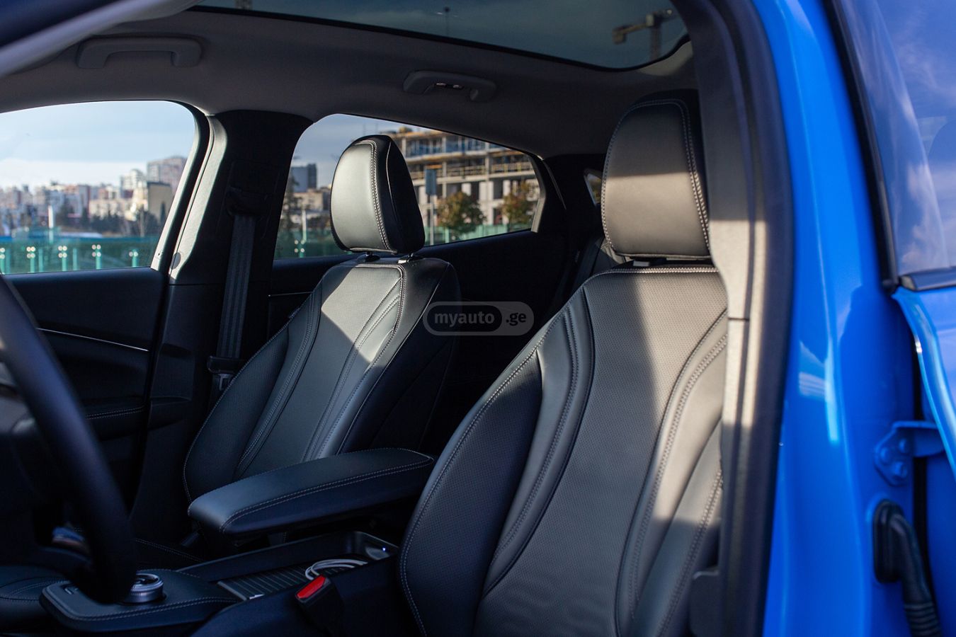 Ford Premium 4dr All-Wheel Drive Au — миниатюра 3