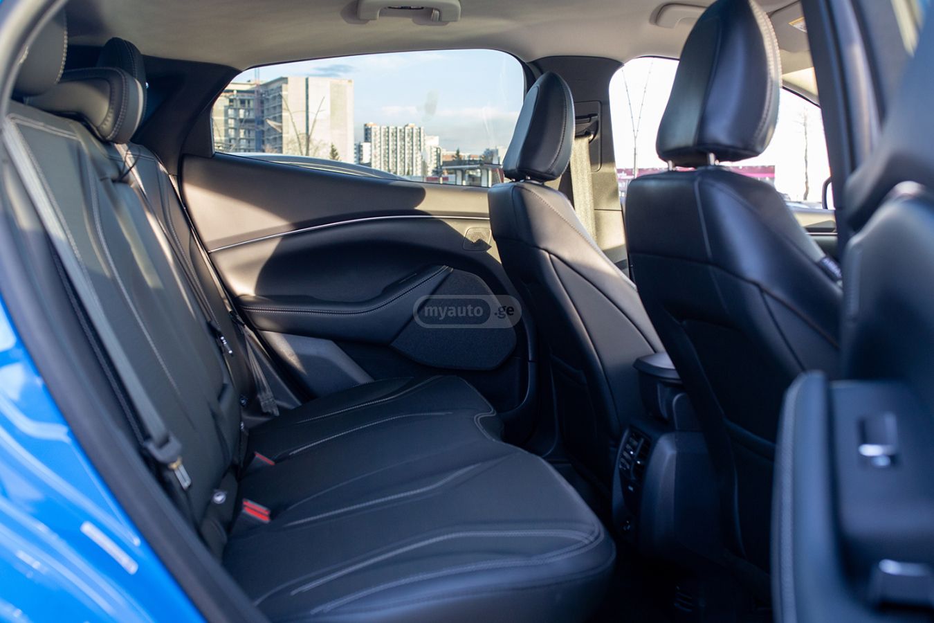 Ford Premium 4dr All-Wheel Drive Au — миниатюра 4