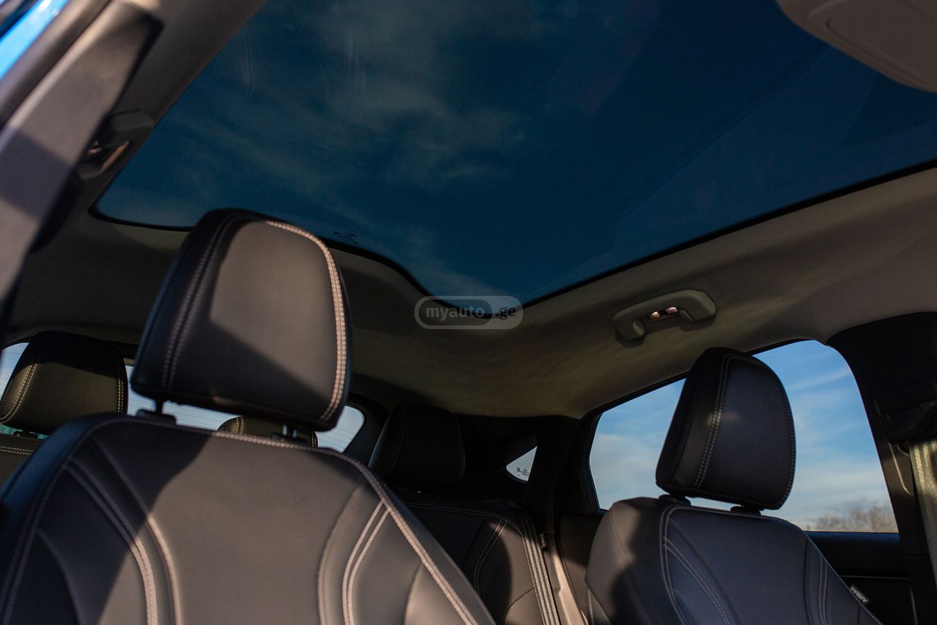 Ford Premium 4dr All-Wheel Drive Au — миниатюра 5