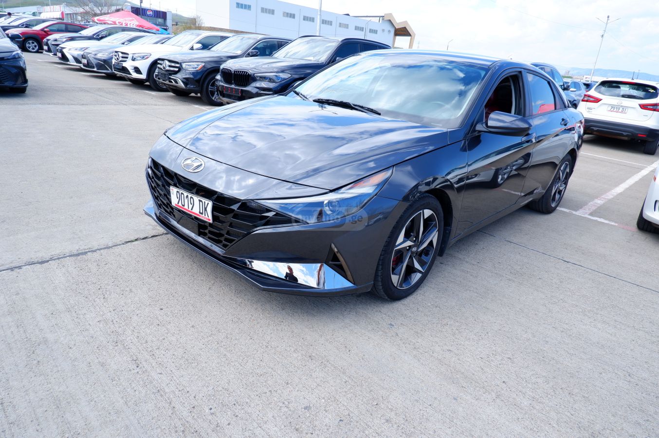 Hyundai Elantra - фото 1