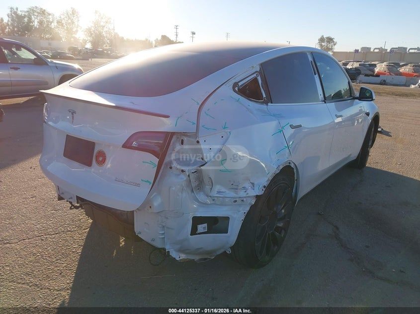 Tesla Model Y - фото 4