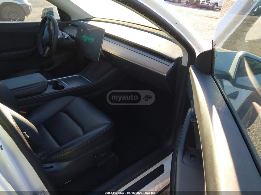 Tesla Model Y - фото 5