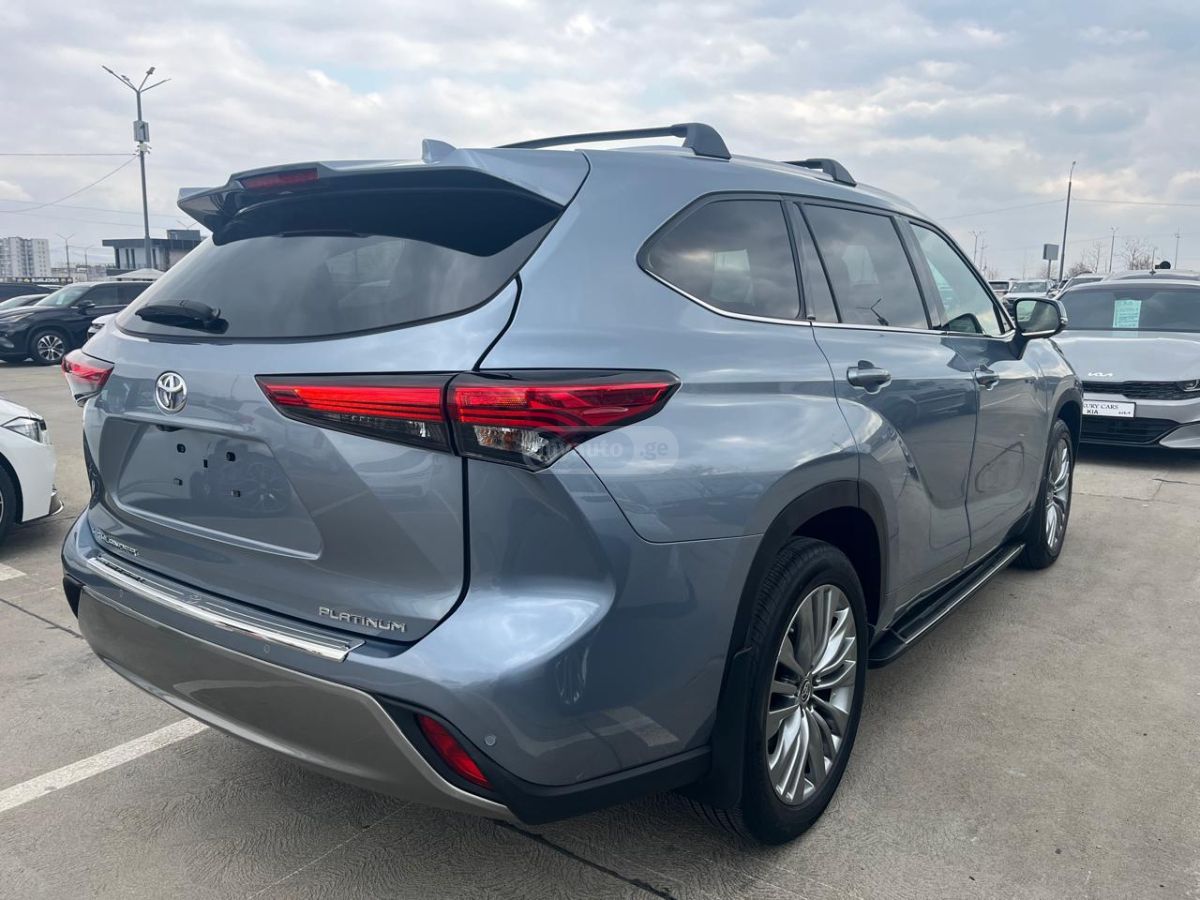 Toyota Platinum 4dr All-Wheel Drive A — миниатюра 5