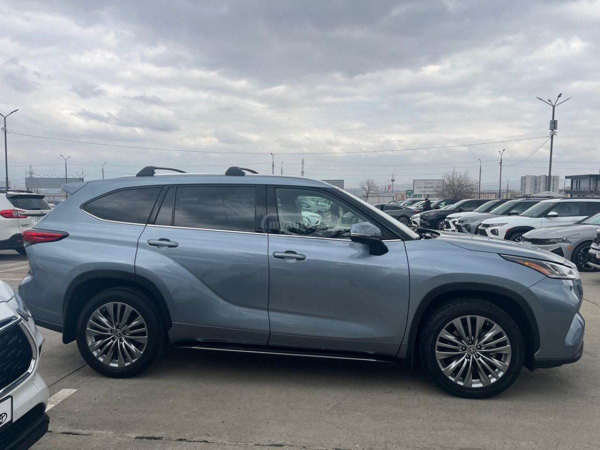 Toyota Platinum 4dr All-Wheel Drive A — миниатюра 6