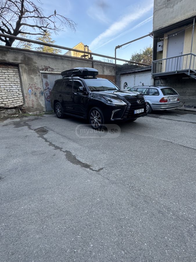 Lexus LX 570 - фото 2