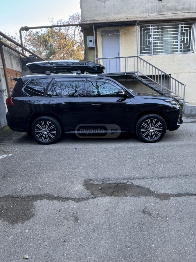 Lexus LX 570 - фото 4