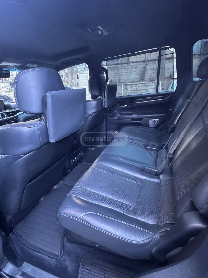 Lexus LX 570 - фото 7