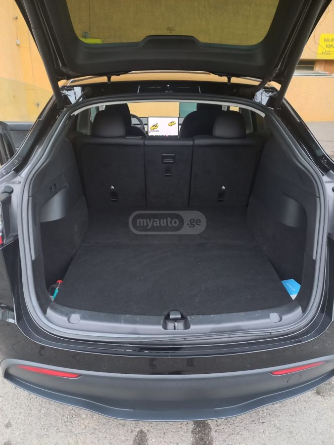 Tesla Model Y - фото 11