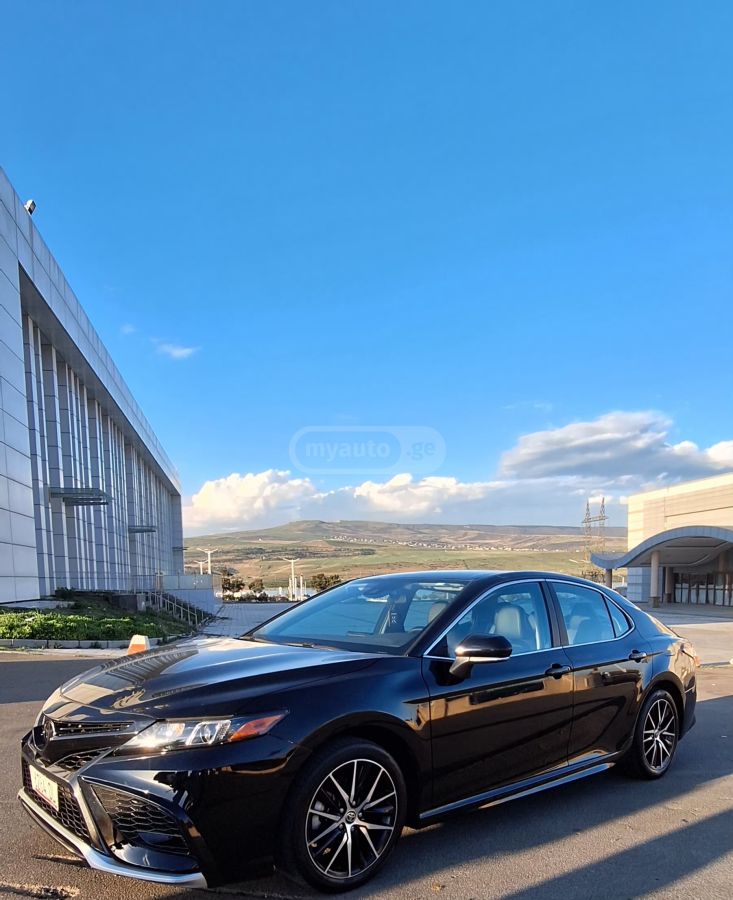 Toyota Camry - фото 3