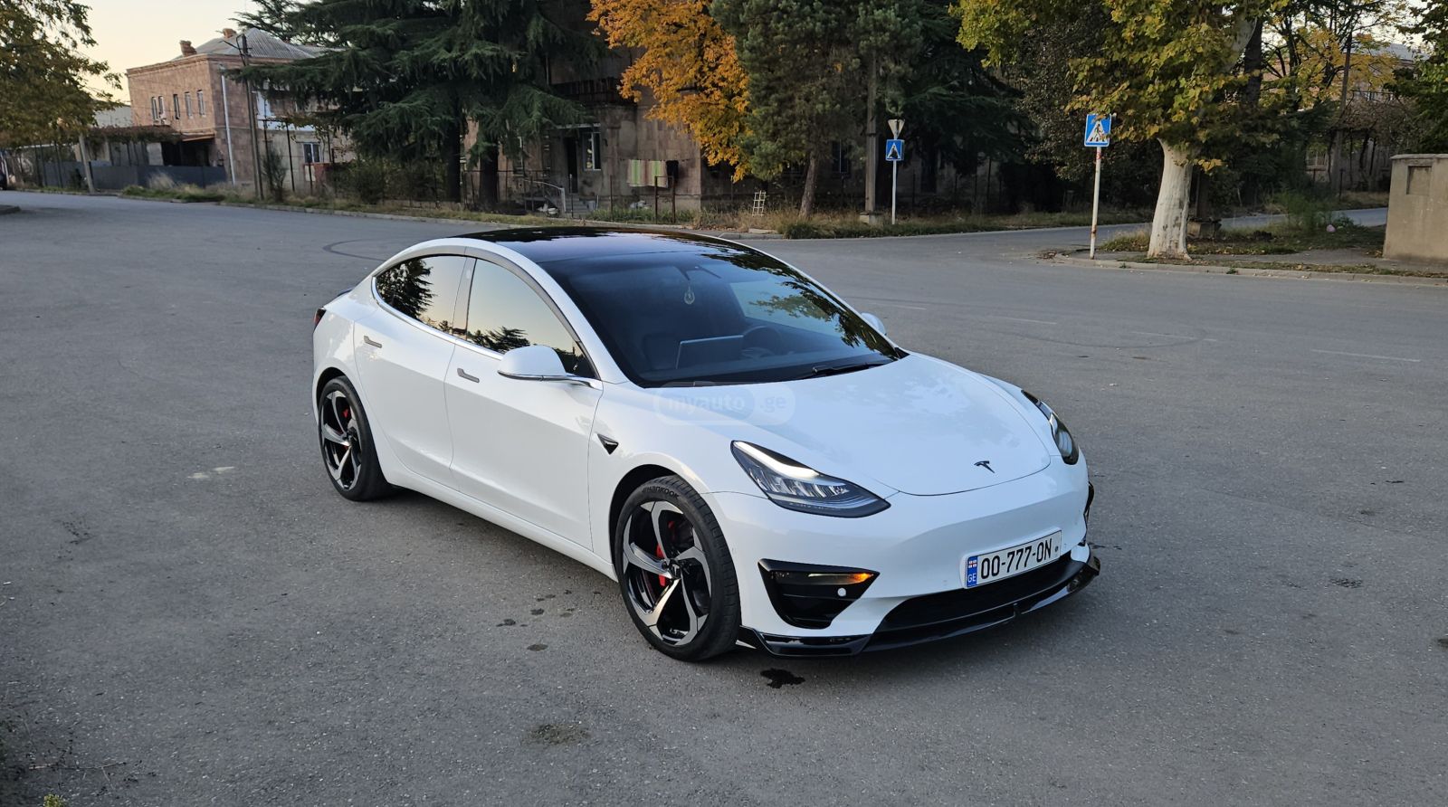 Tesla Model 3 - фото 1