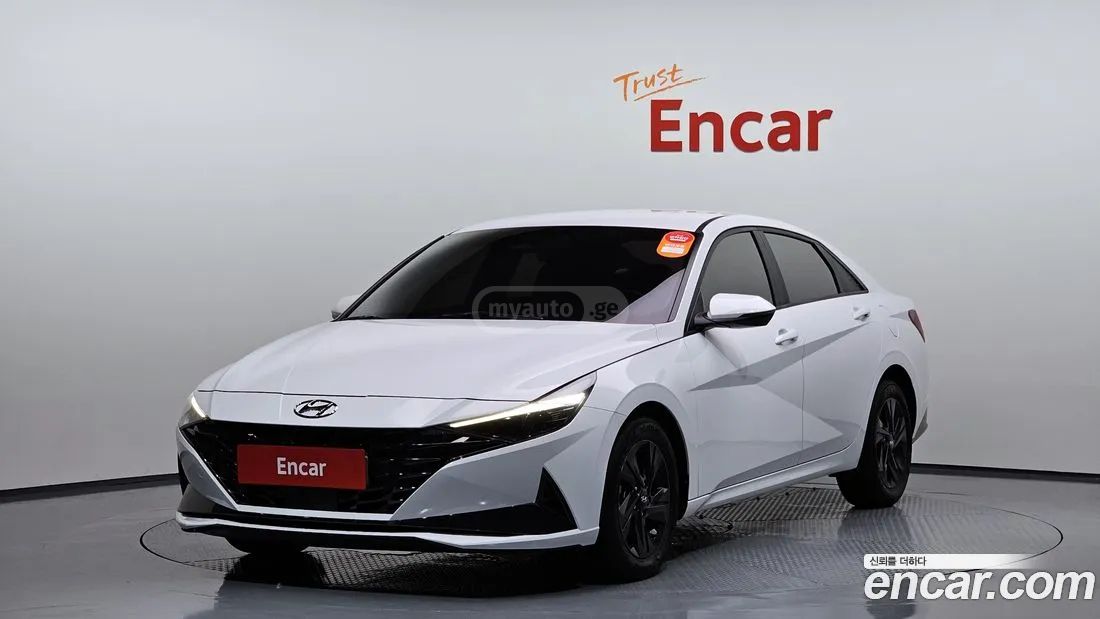 Hyundai Elantra - фото 1