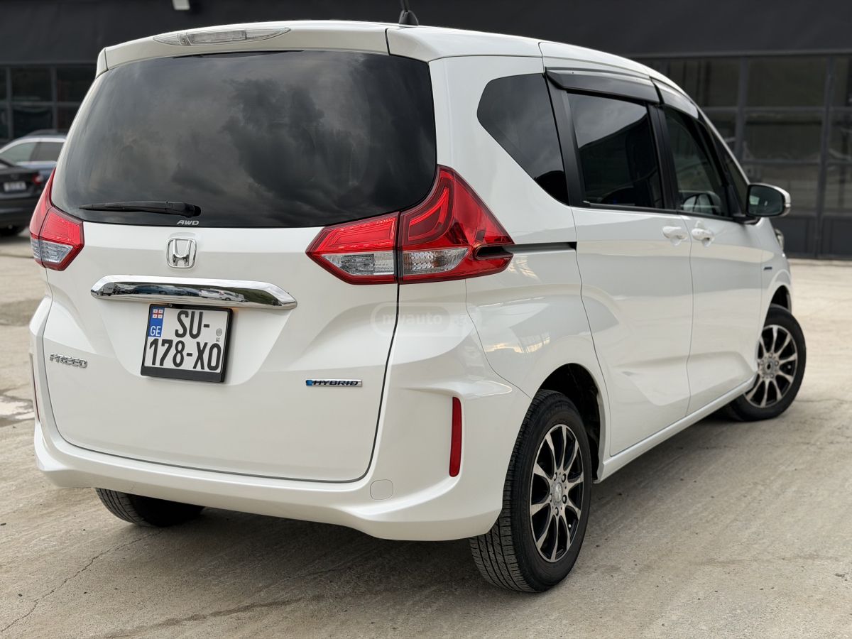 Honda Freed - фото 3